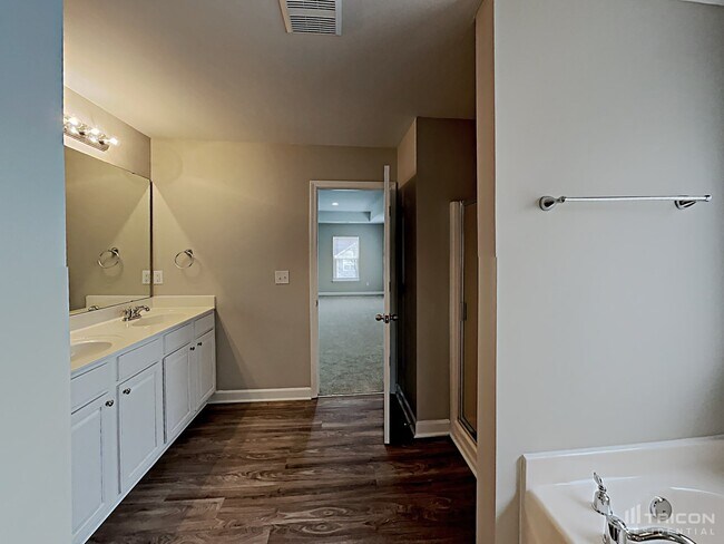 Building Photo - 5101 Stone Park Dr
