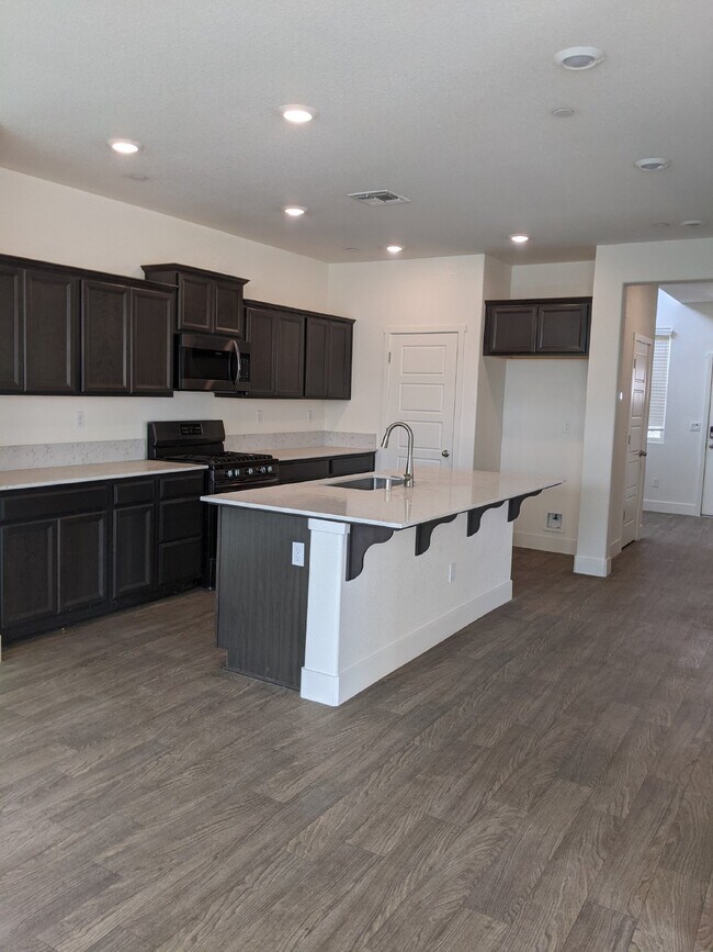 Building Photo - 2312 Vaca Way