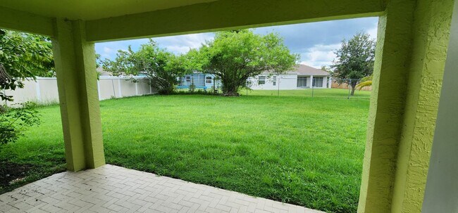 Building Photo - 6122 NW E Deville Cir