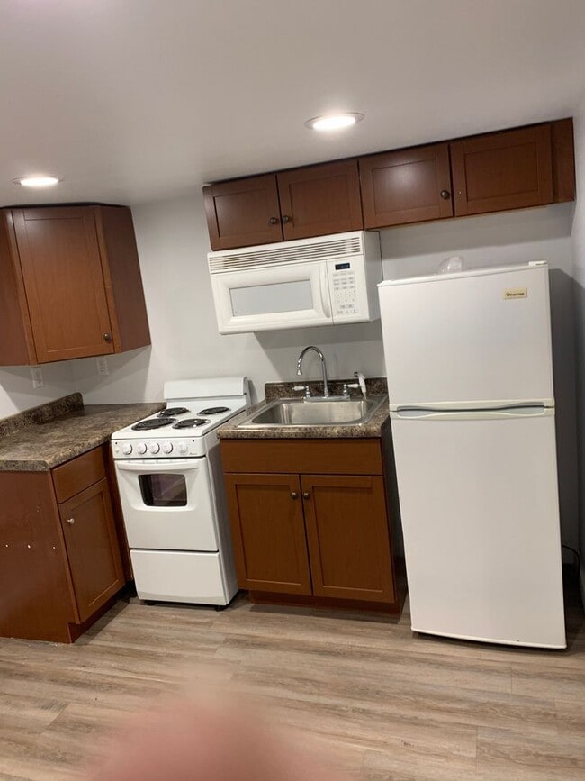 Building Photo - 406 S 11th St