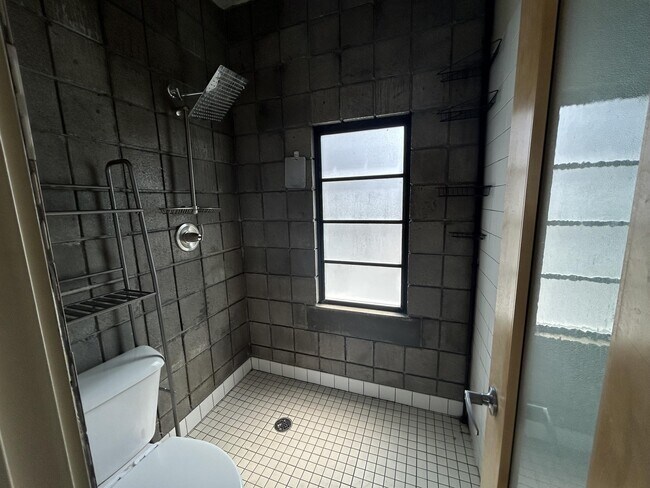 Building Photo - 360 W 300 S