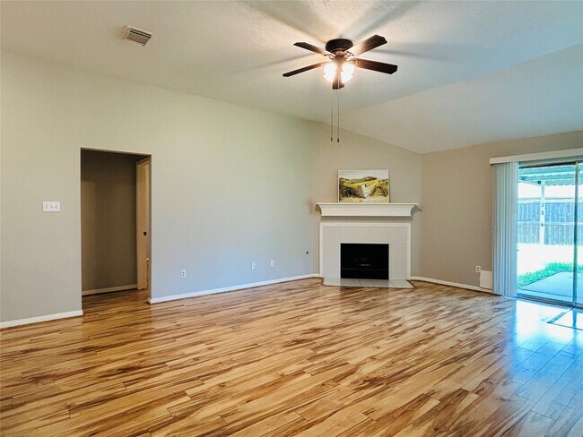 Building Photo - 1404 Helmsley Dr