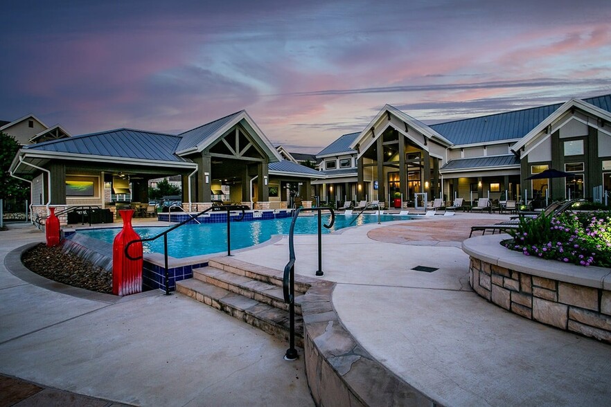 Resort-Style Swimming Pool - Aliso Briar Forest