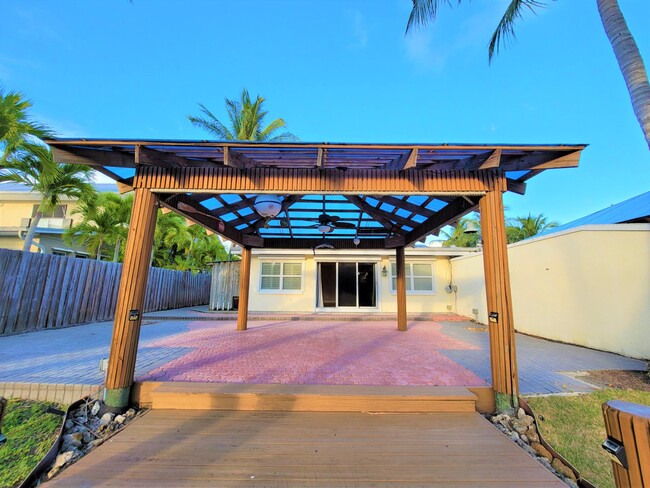 Building Photo - 1905 Robalo Dr