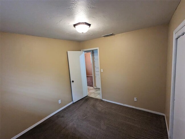 Building Photo - 1404 Heather Ln
