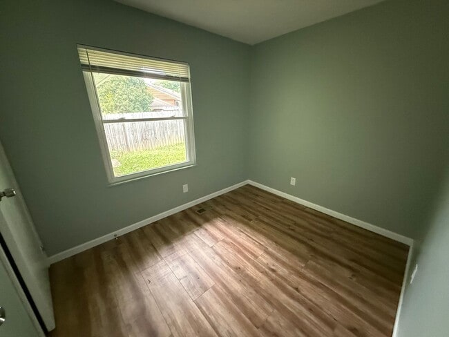 Building Photo - 3 Bedroom, 2 Bathroom House for Rent