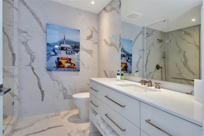 Building Photo - 100 South Pointe Dr