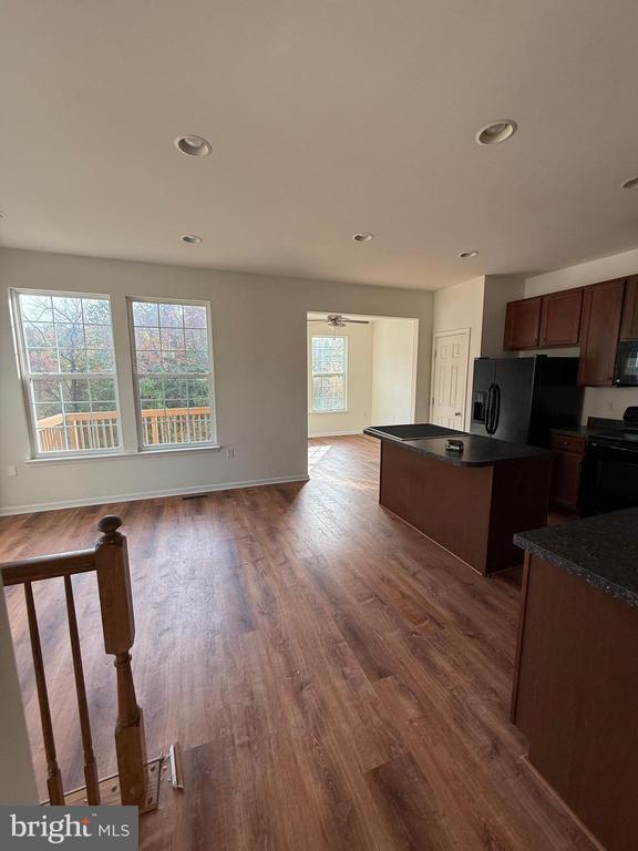 Building Photo - 120 Woodman Ct