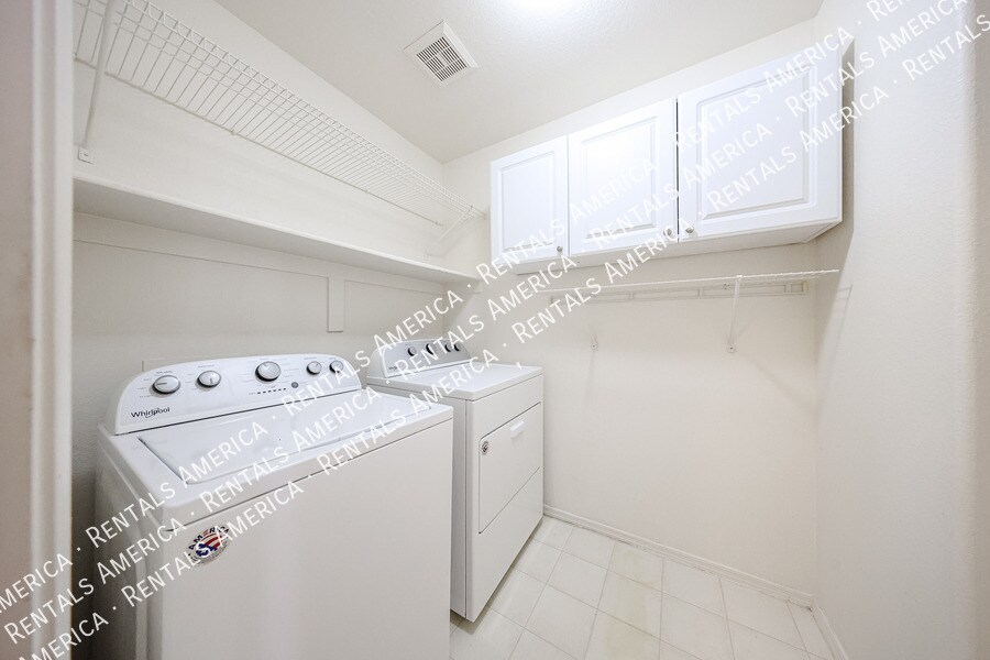 Building Photo - 1711 S 97th St