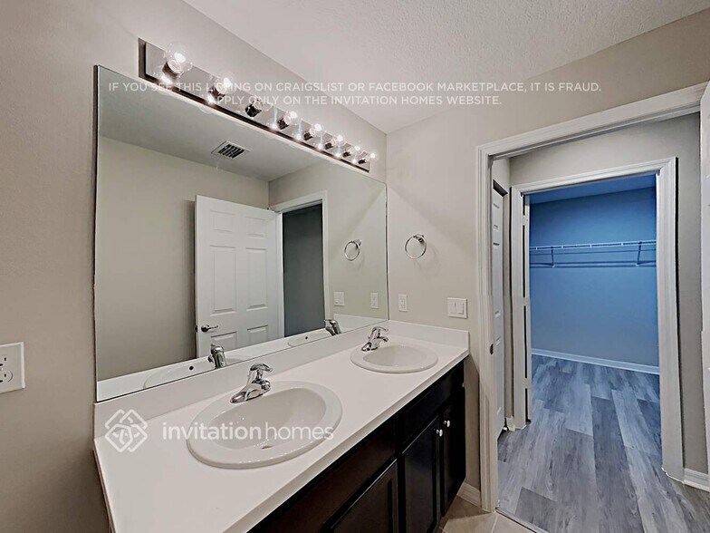 Building Photo - 2058 SW Quarry St