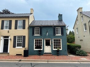 Building Photo - Well-Appointed Apartment Ready for move-in...