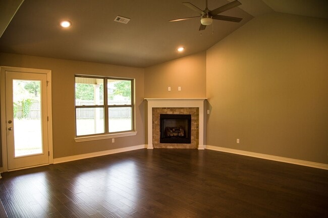 Building Photo - Beautiful Home in Bentonville