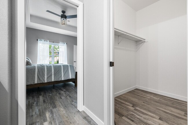 Building Photo - 1310 Daisy Dr