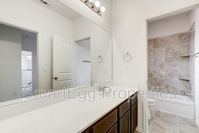 Building Photo - 1103 Diggy Dr