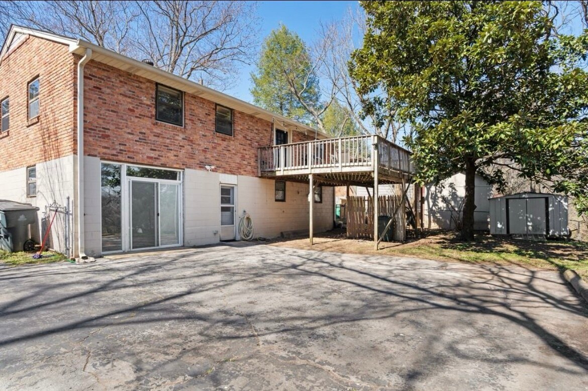 Building Photo - 3703 Valley Ridge Dr
