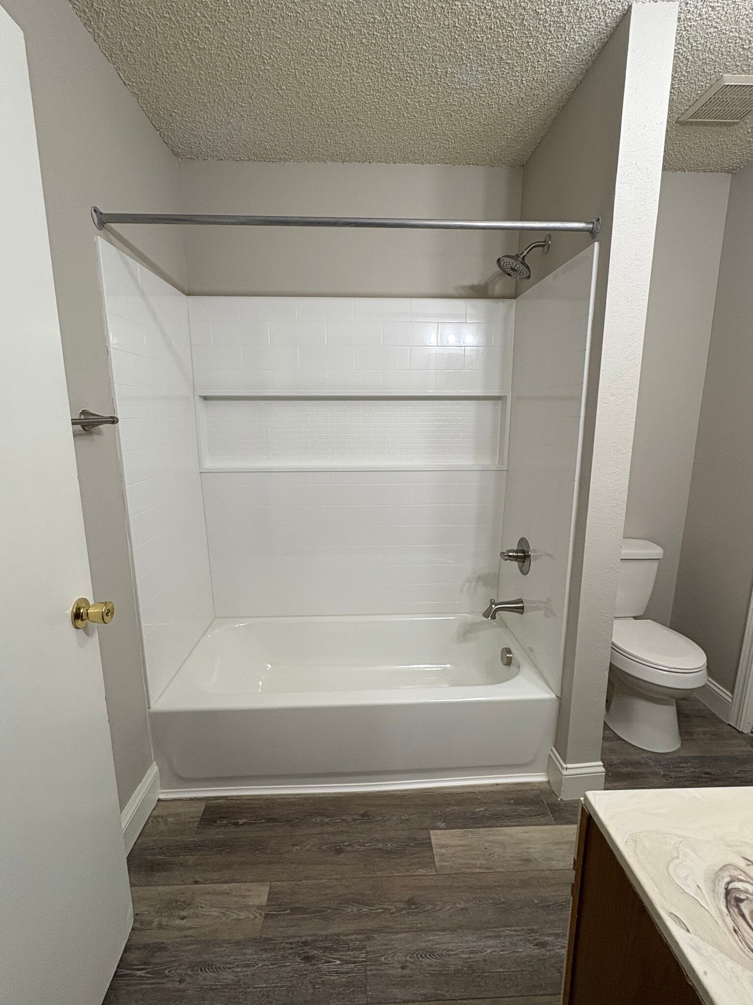 Building Photo - 824 Hardy Springs Cir