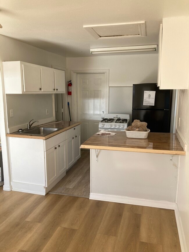 Building Photo - 44 Cypress St