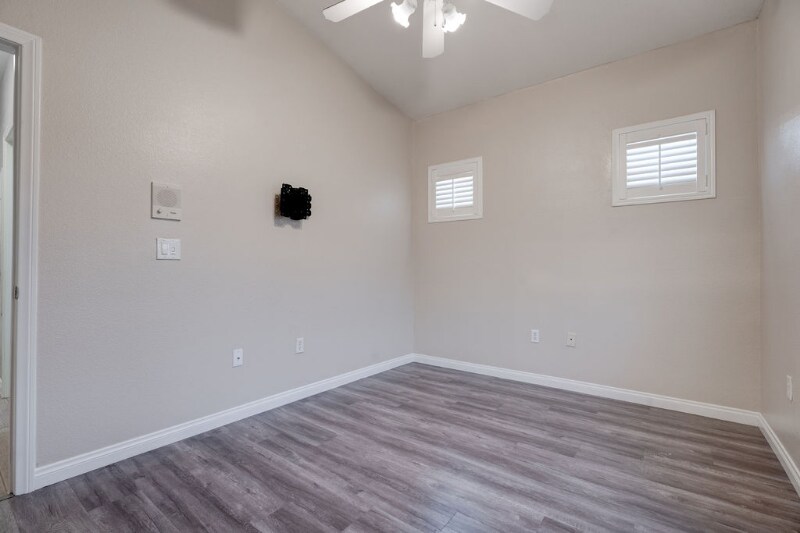 Building Photo - 2305 W Horizon Ridge Pkwy