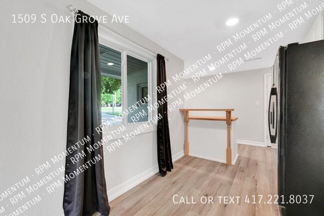 Building Photo - CUTE 2BED/1BATH MIDTOWN HOME - NEAR OAK GR...