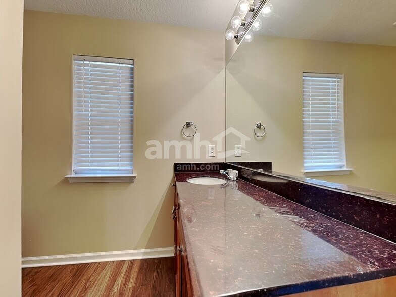 Building Photo - 171 Fox Glen Ct