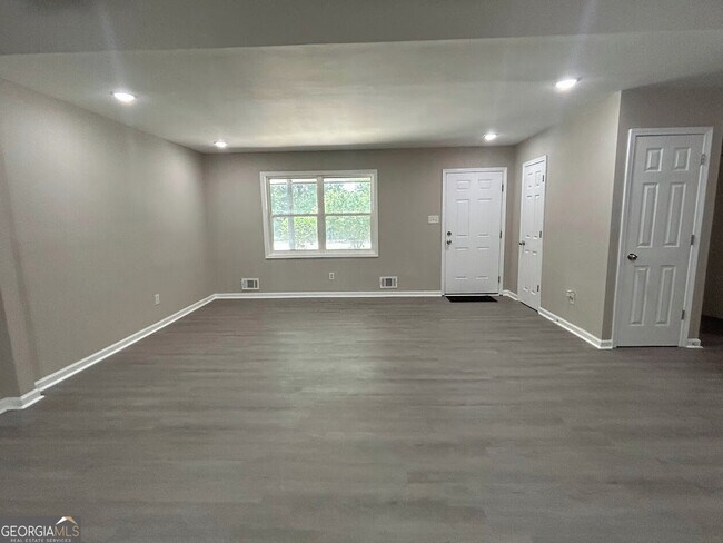 Building Photo - 3793 Rainbow Dr