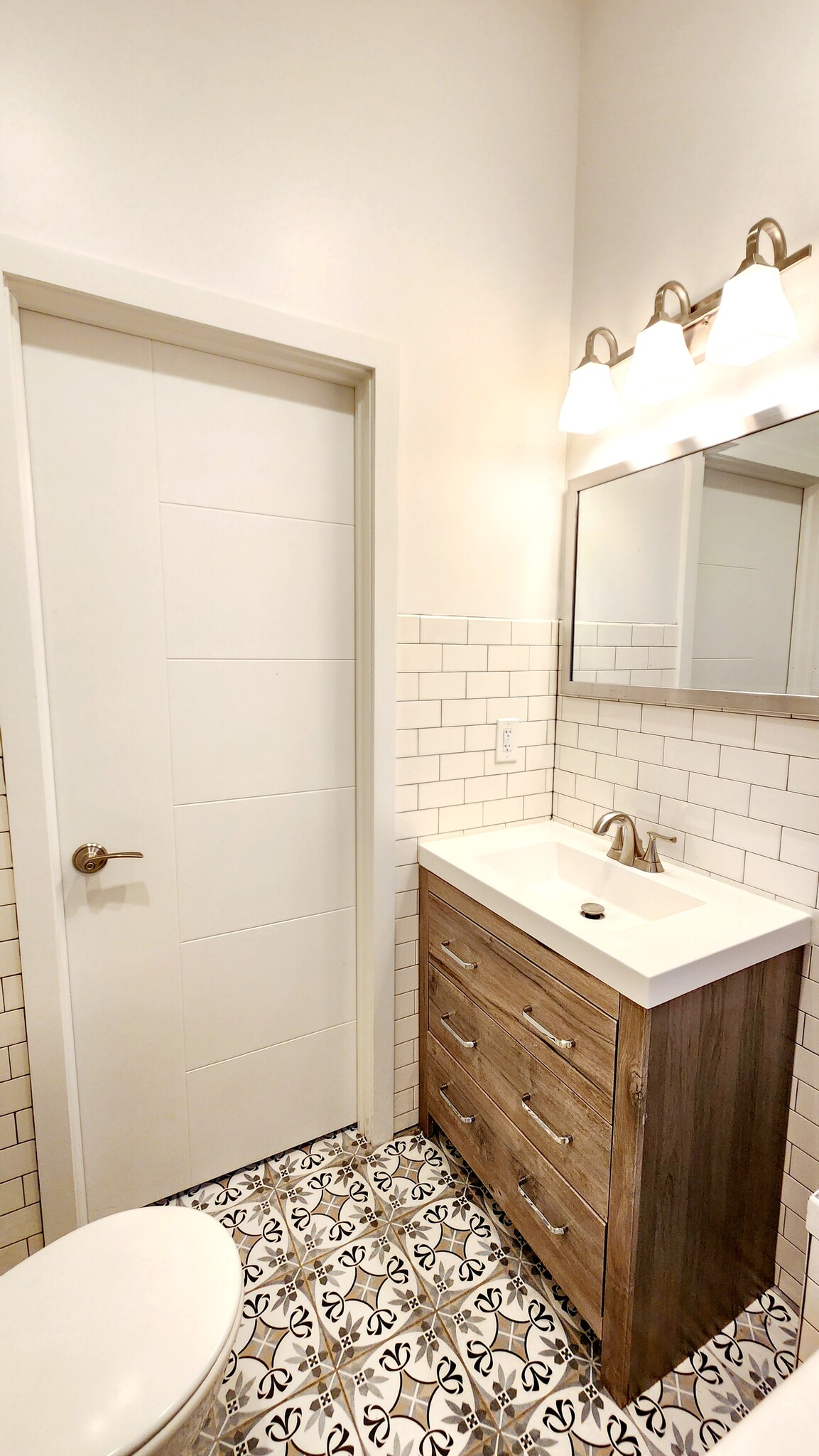 Building Photo - 2200 W 32nd St