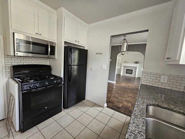 Building Photo - 1718 NE 20th St