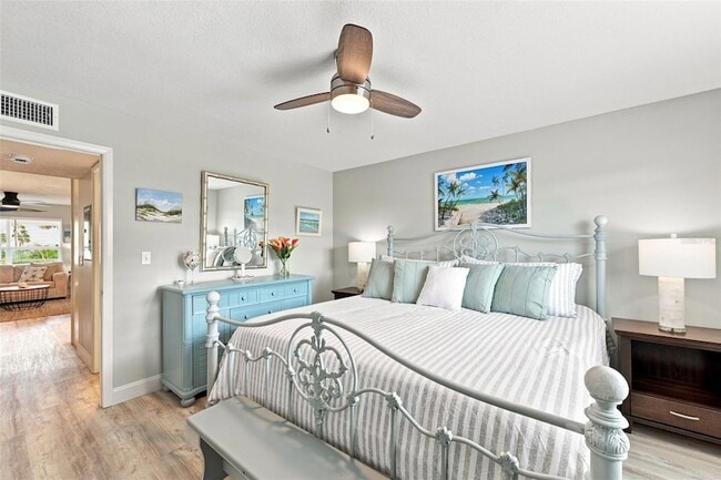 Building Photo - 7151 Sunset Way