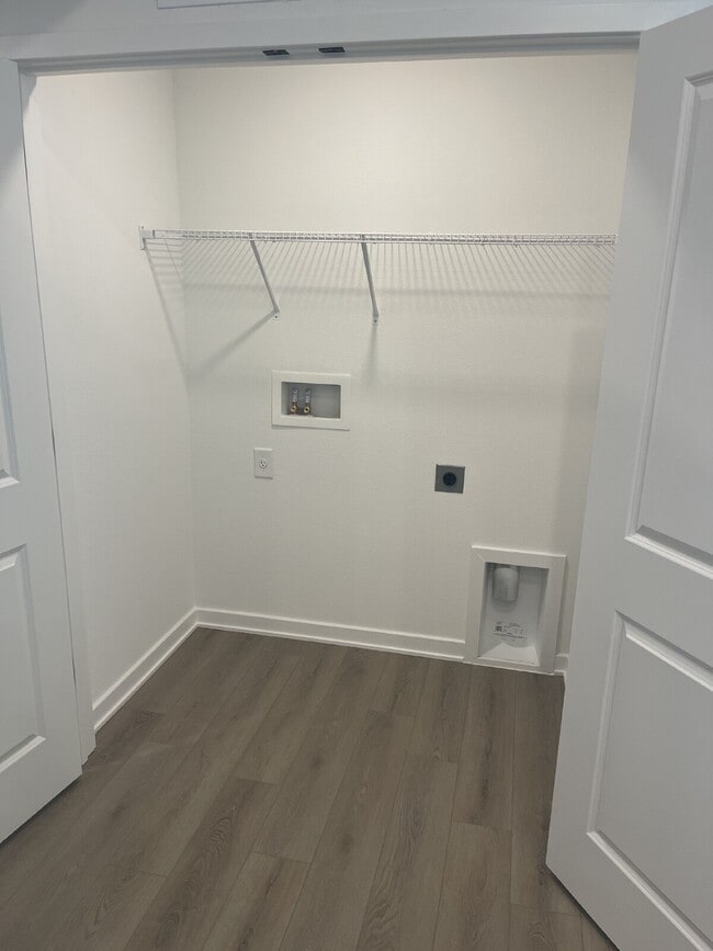 Building Photo - 1270 Ahoy Ave