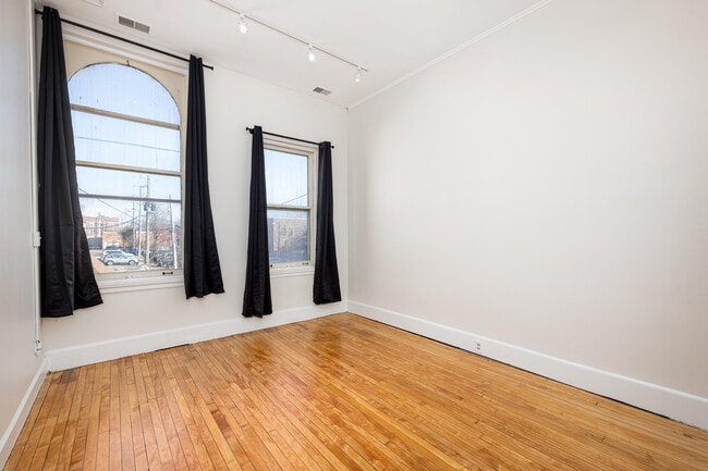 Building Photo - 117 Pearl St