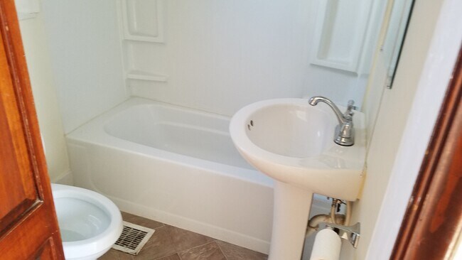 1st floor bath - 172 Van Voast Ave