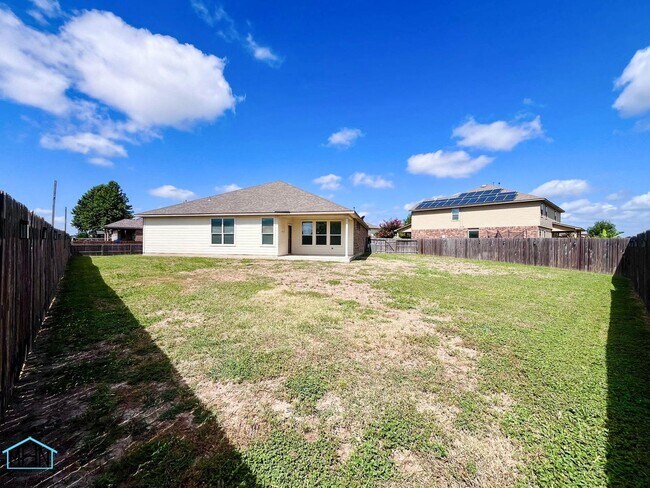 Building Photo - A Stunning 5-Bedroom, 2.5-Bathroom Home in the Heart of San Antonio, Texas!