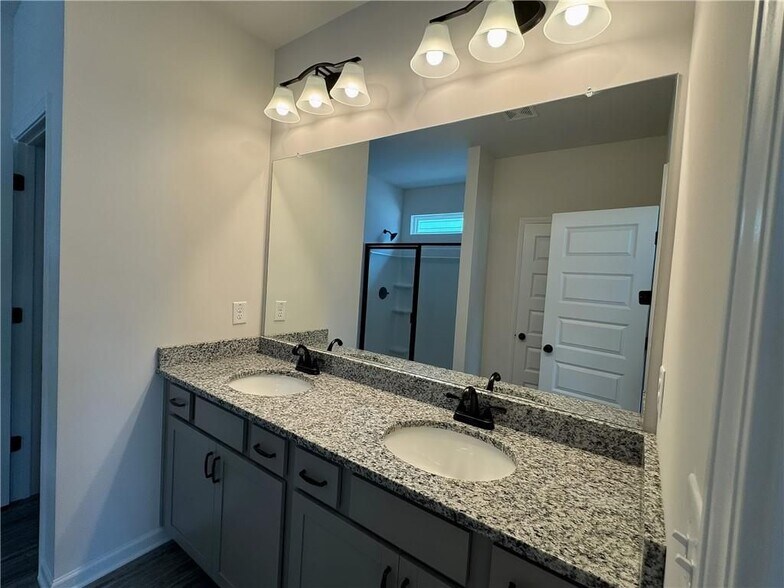 Building Photo - 423 Perth Dr