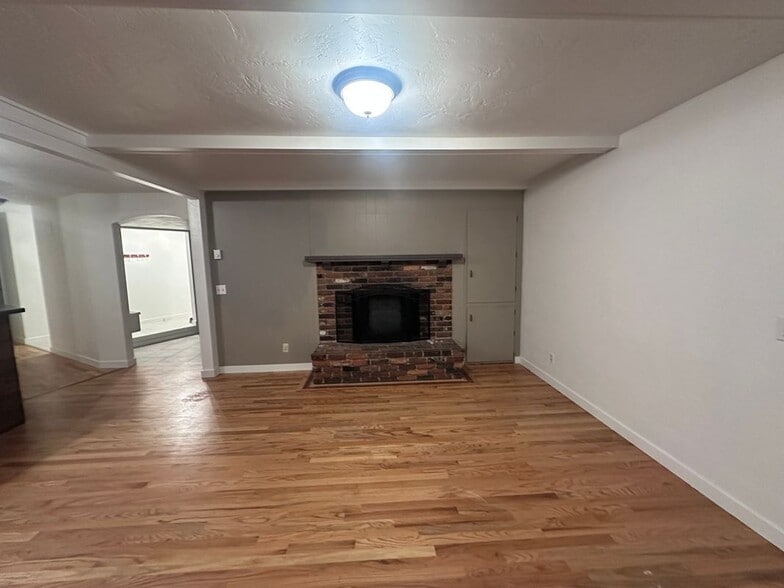 Building Photo - 610 Spencer Ct