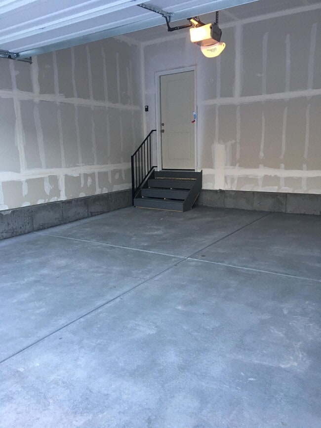 Building Photo - 597 N Orchard Dr