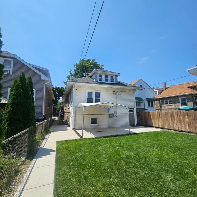 Building Photo - 1831 S 61st Ct