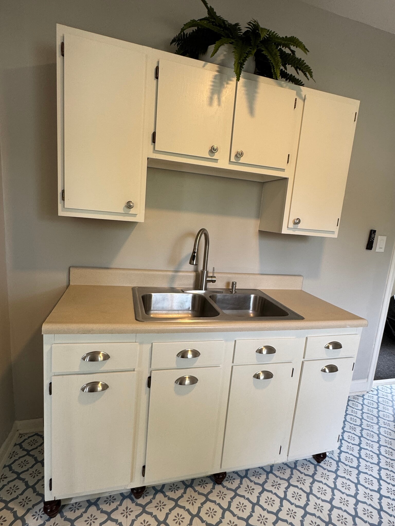 Unit 3 Kitchen - 209 N William St