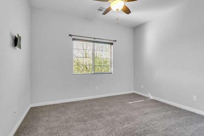 Building Photo - Great Southwest Home