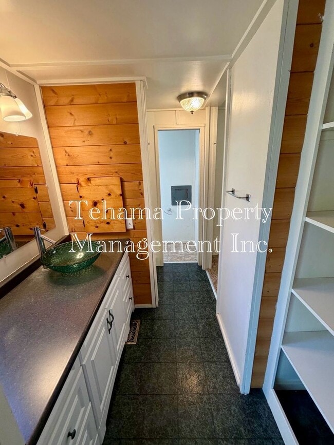 Building Photo - 3 Bedroom Home With Central Heat and Air