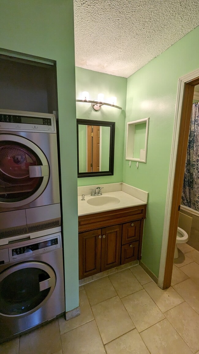 Building Photo - 7124 72nd Ln N