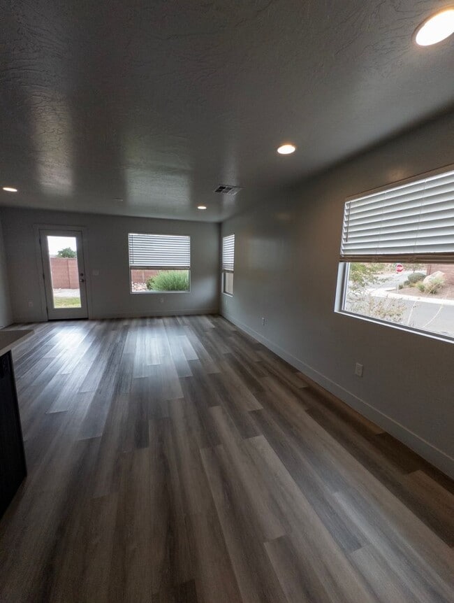 Building Photo - 4087 Cerro Wy