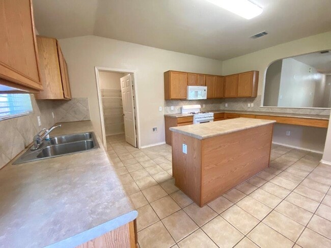 Building Photo - 132 Dove Song Dr