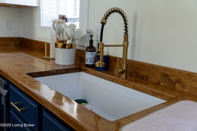 Building Photo - 1135 S 1st St