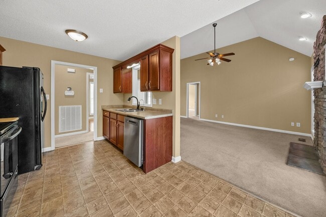 Building Photo - 4 Bedroom Pet Friendly Home For Rent With ...