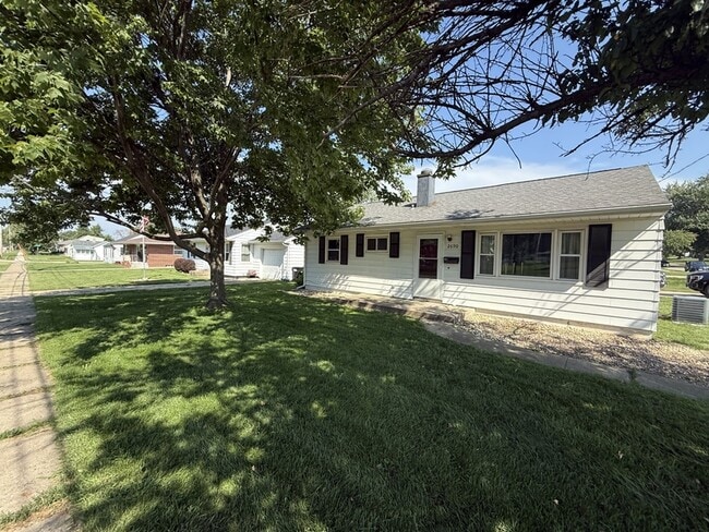 Building Photo - 2690 10th Ave