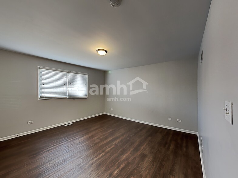 Building Photo - 121 Valleywood Dr