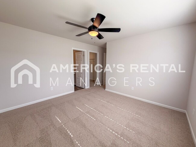 Building Photo - Stylish two level home with open concept l...