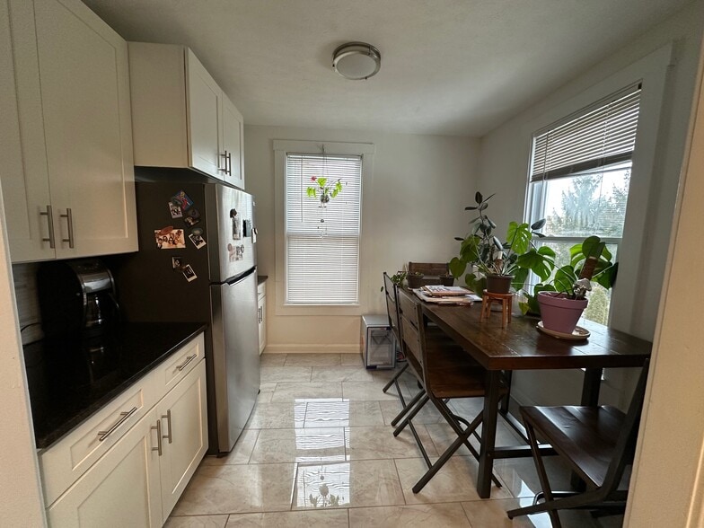 Building Photo - 1425 Hopkins Ave