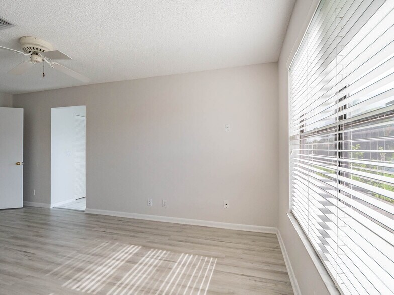 Building Photo - 13312 Touchstone Plz