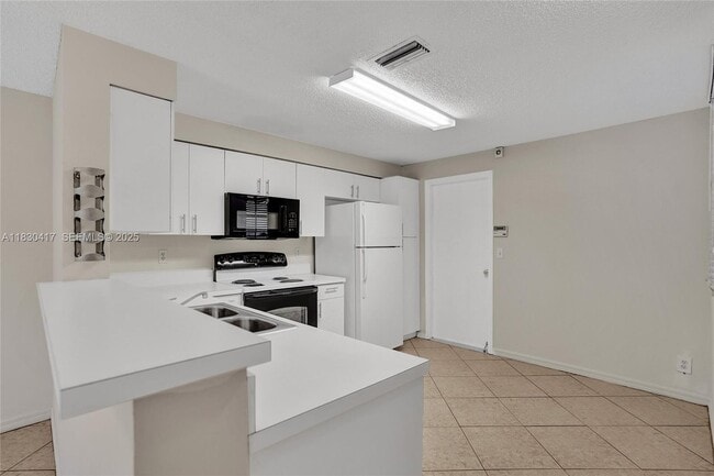 Building Photo - 1210 Sorrento Dr